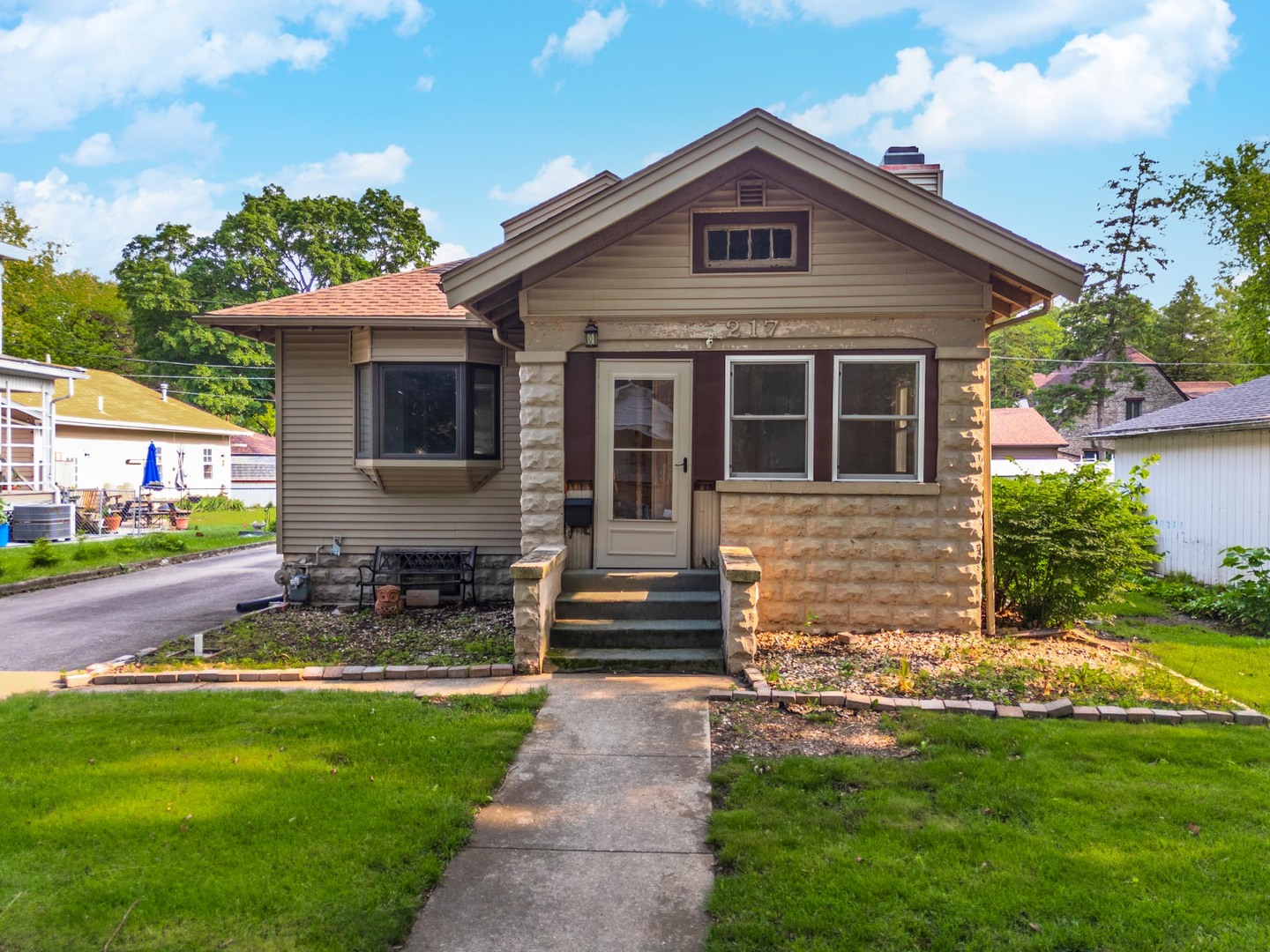 217 W Moulton Street