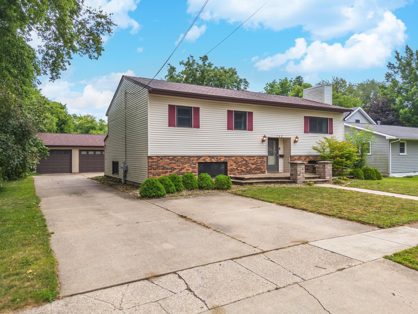 748 S Locust Street