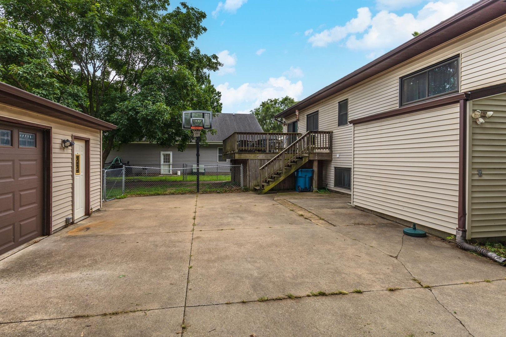748 S Locust Street