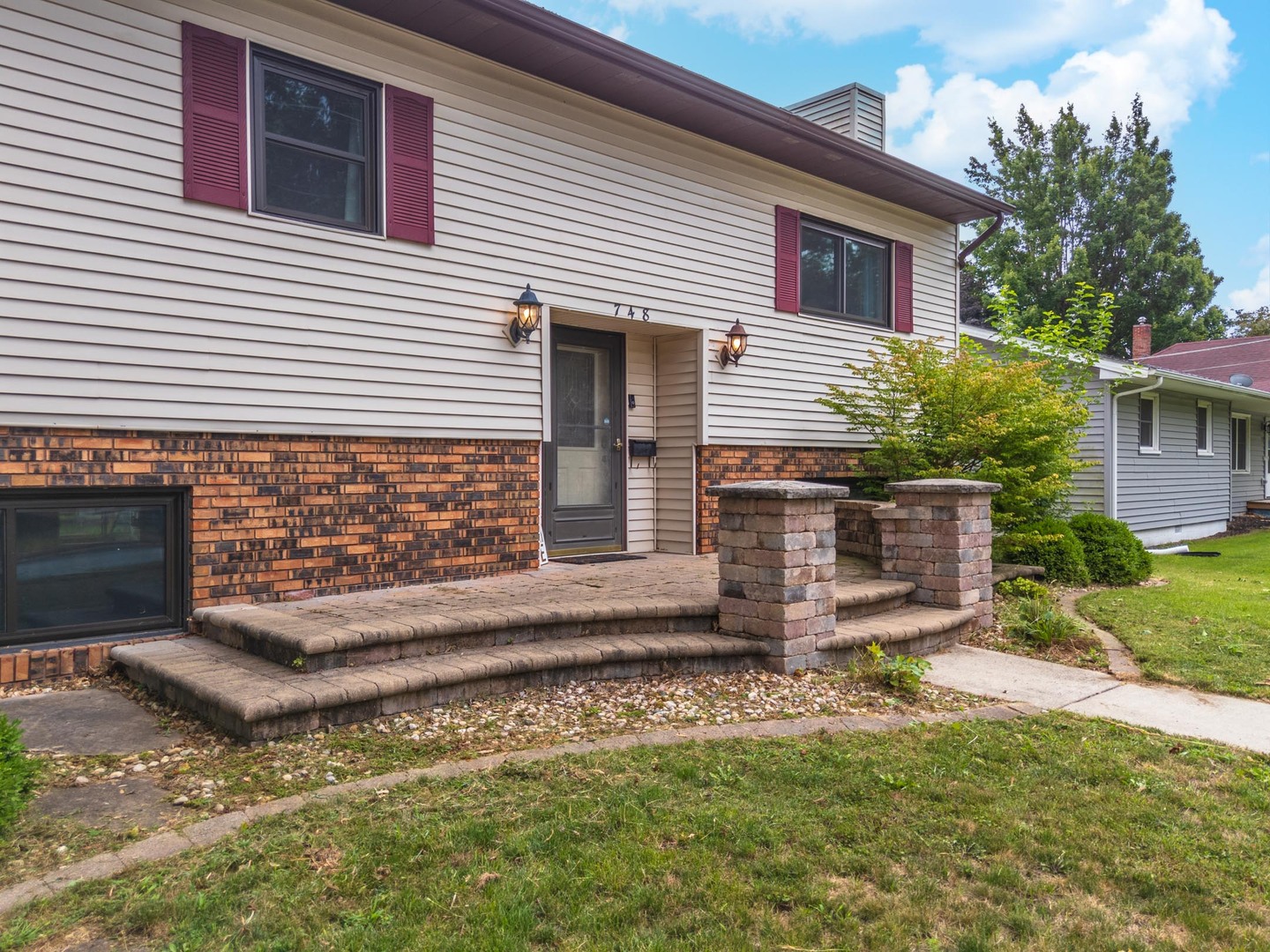 748 S Locust Street