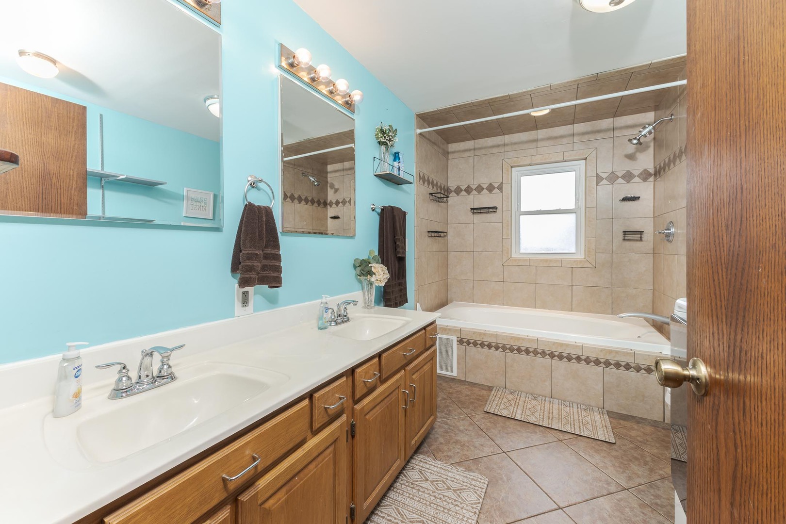 748 S Locust Street