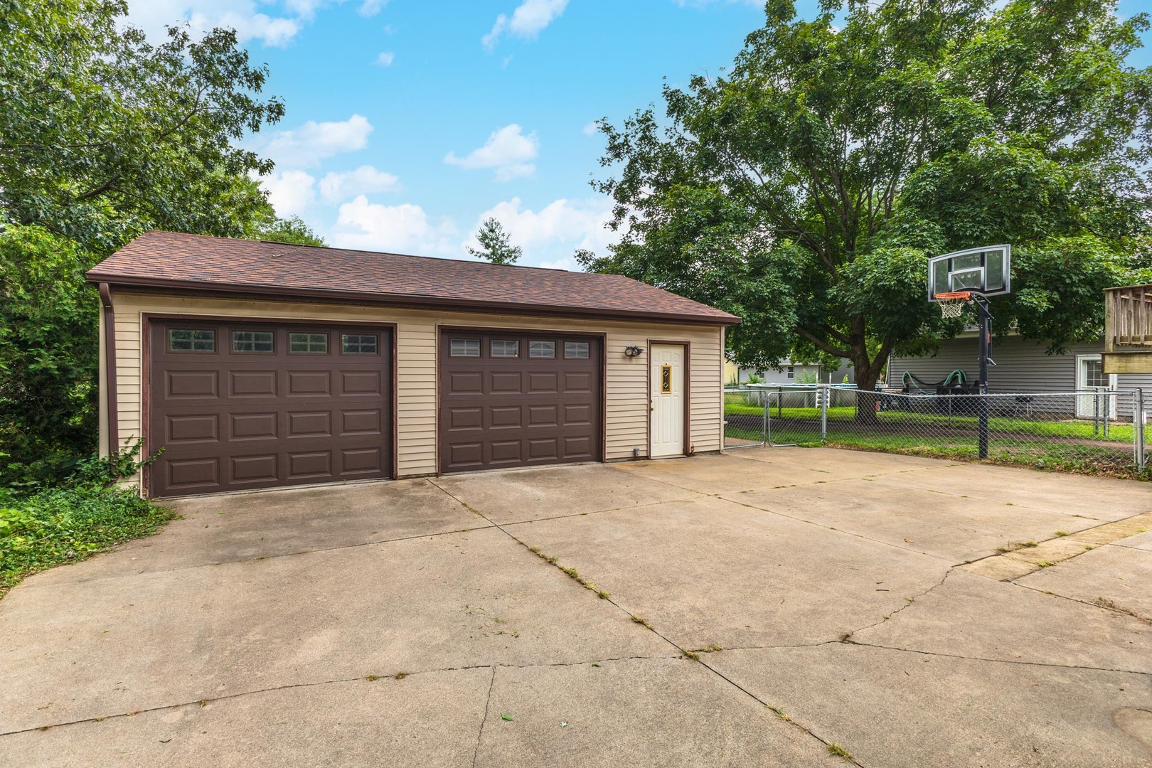 748 S Locust Street