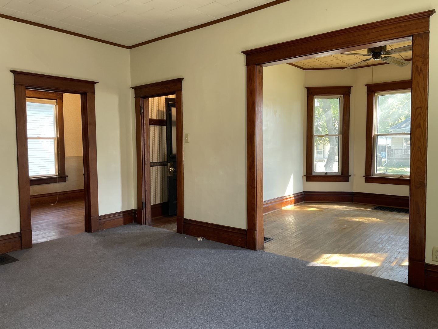 907 E Madison Street