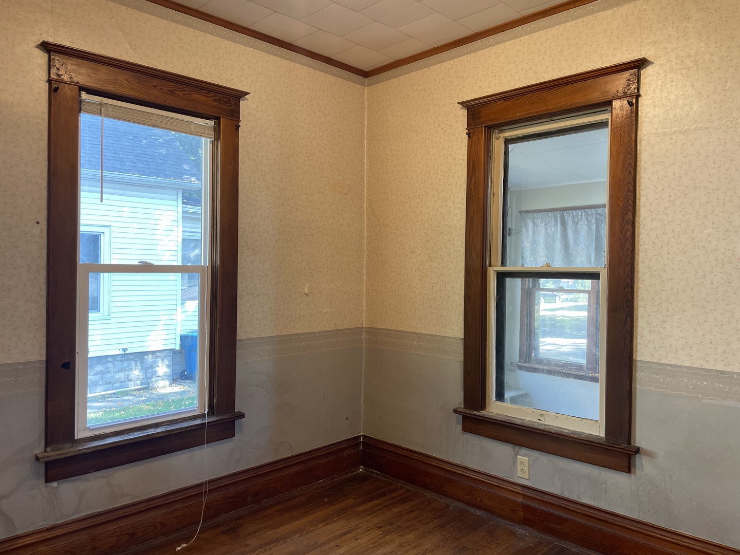 907 E Madison Street