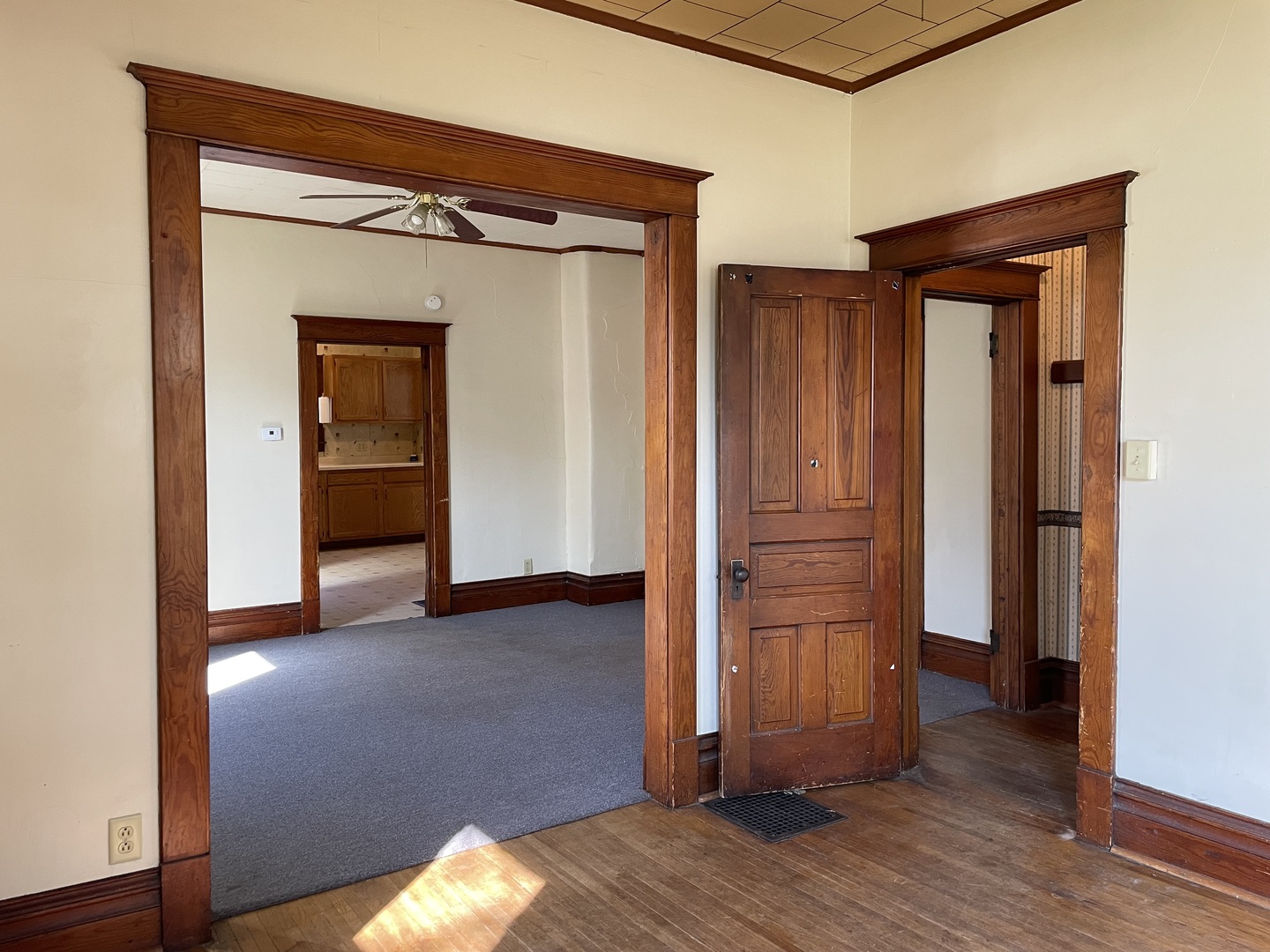 907 E Madison Street