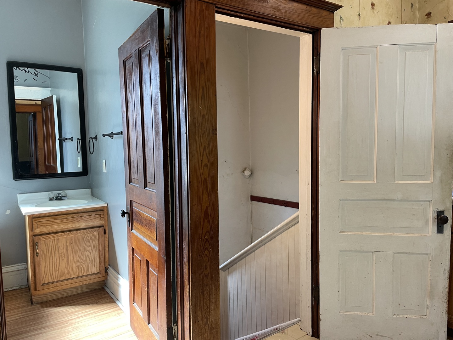 907 E Madison Street