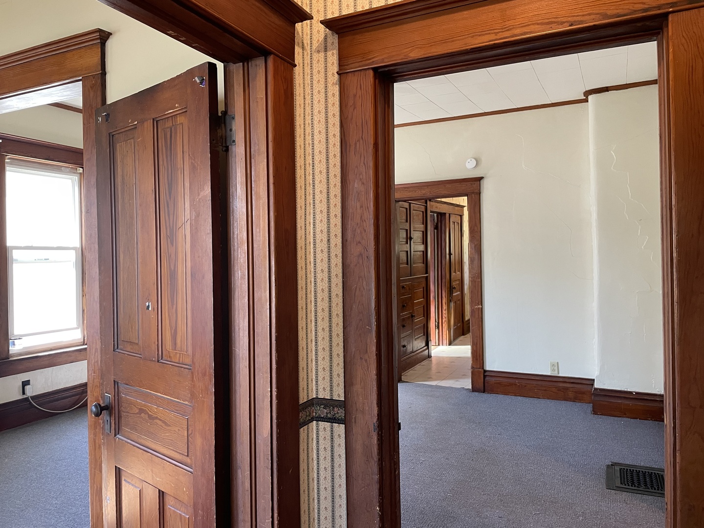 907 E Madison Street