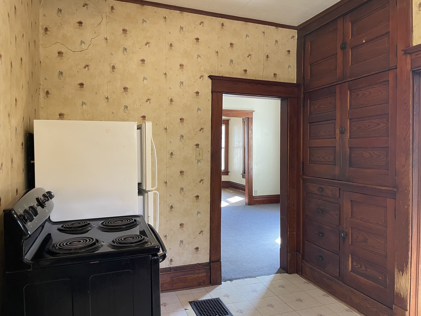 907 E Madison Street