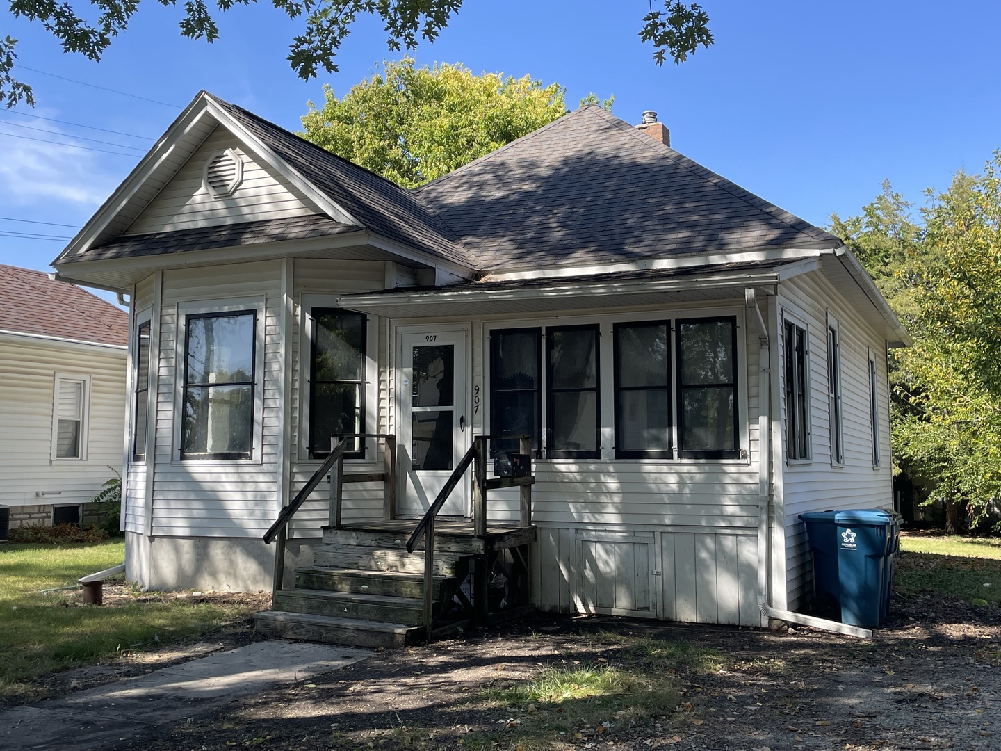 907 E Madison Street