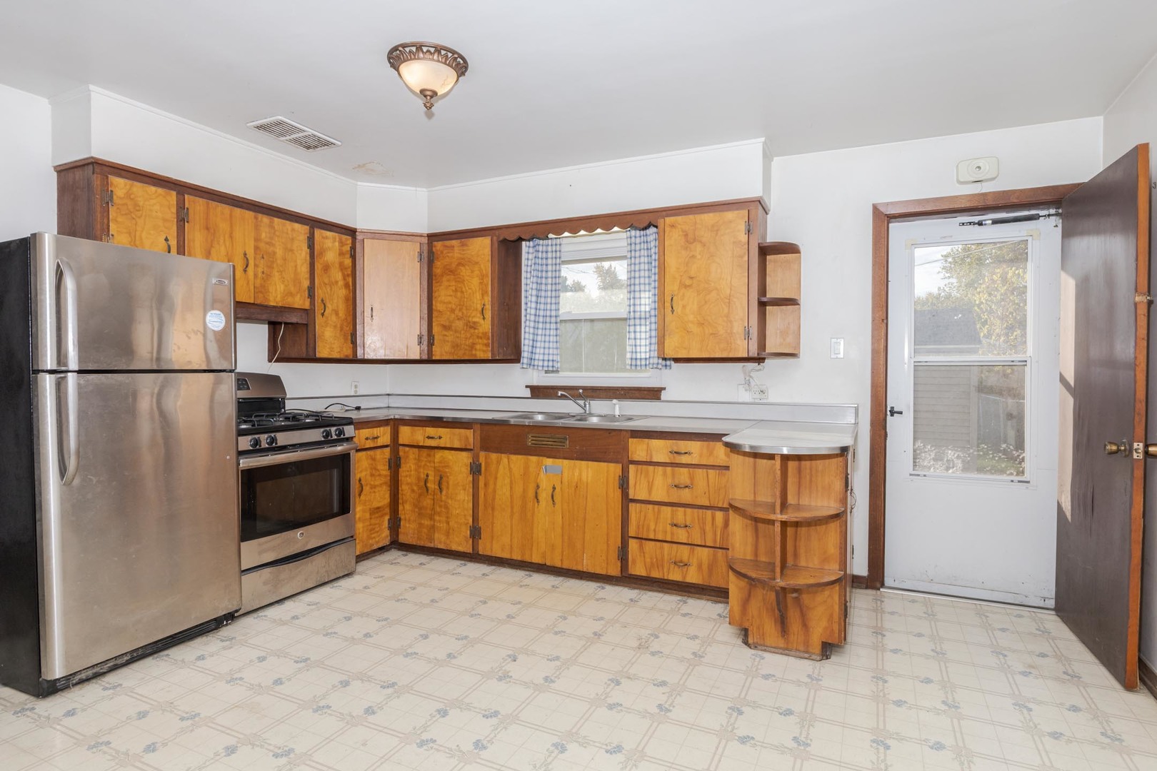 412 E Prairie Street