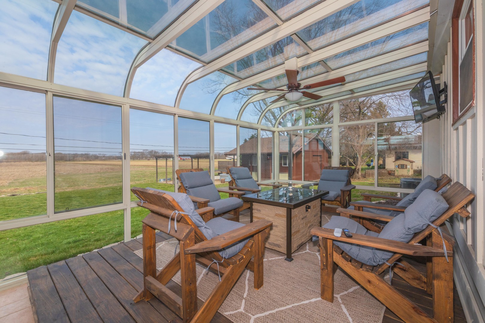 205 N Crestview Drive