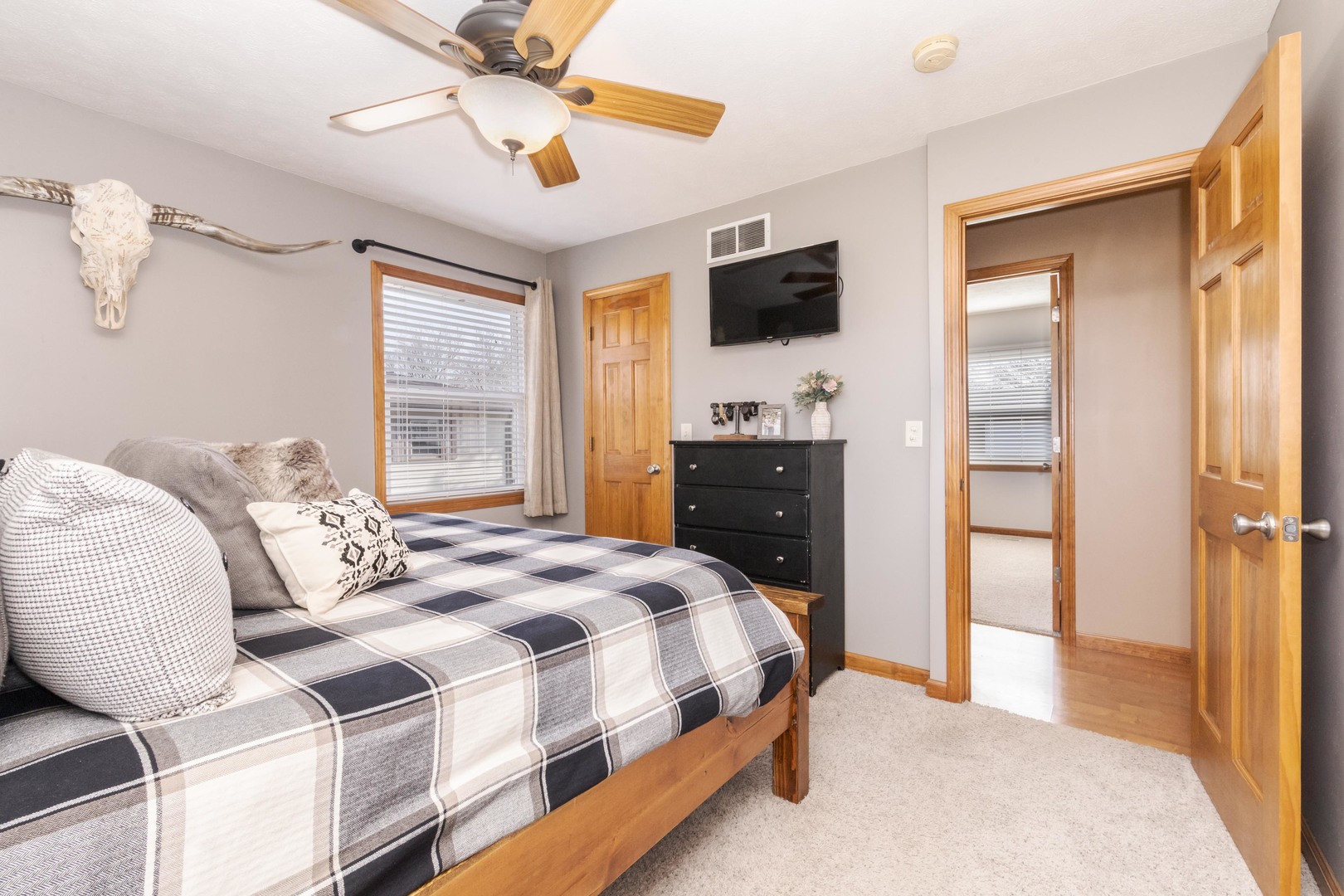 205 N Crestview Drive