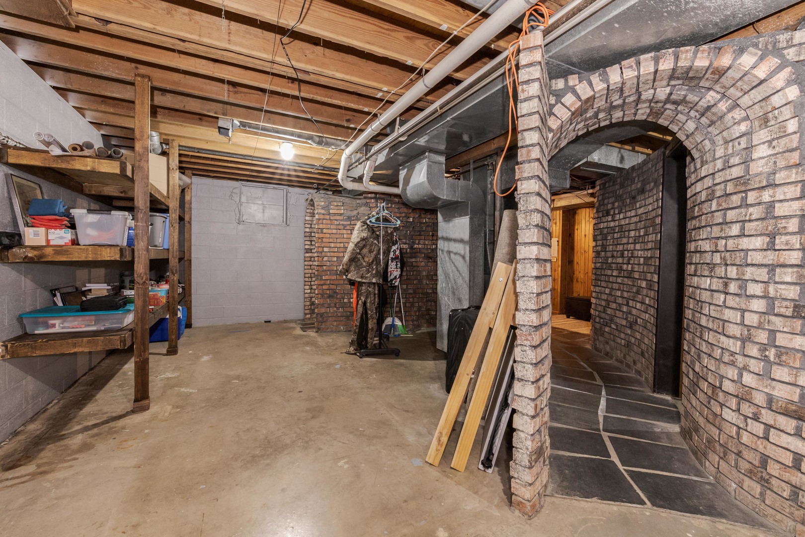 205 N Crestview Drive