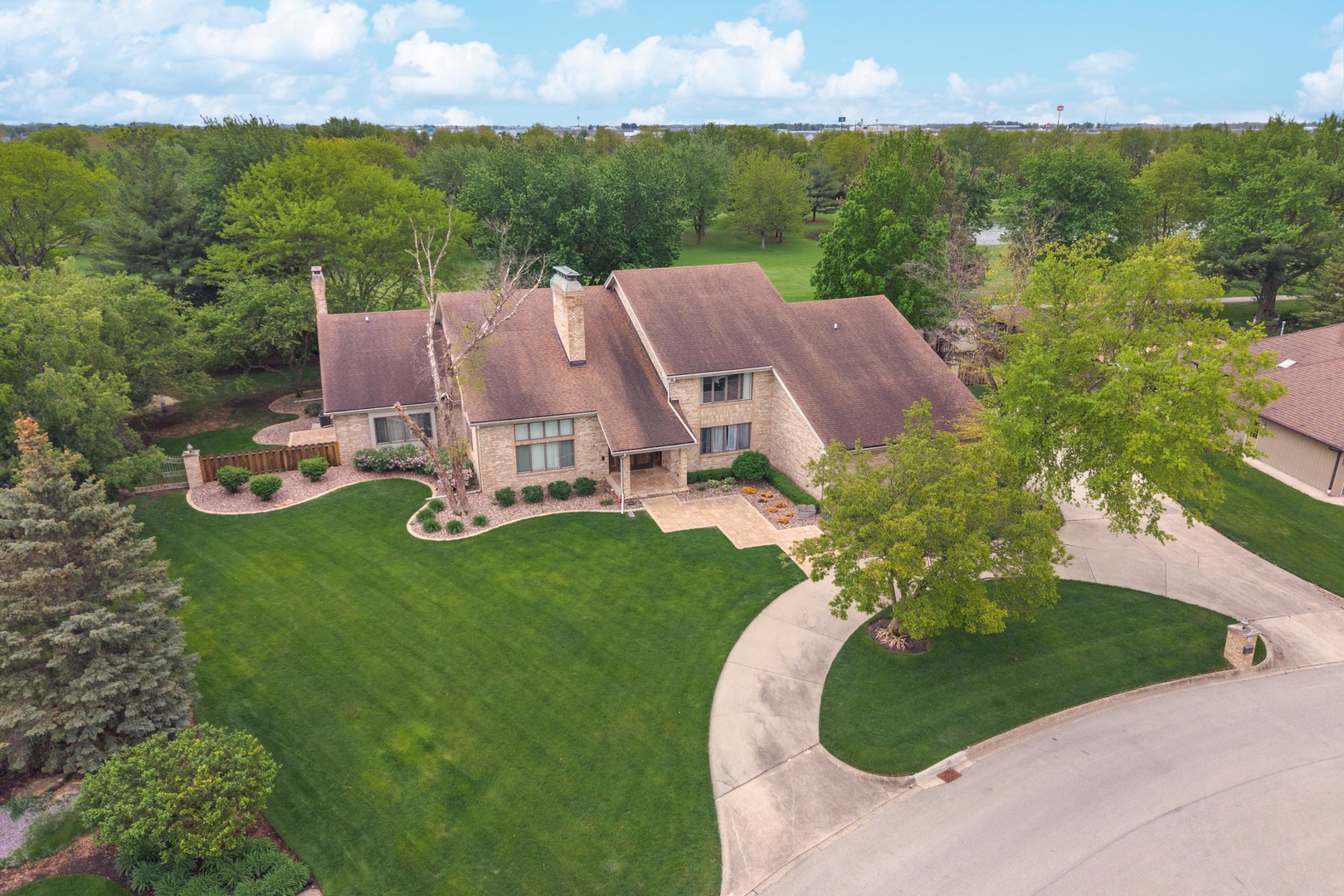 1810 Cardinal Court