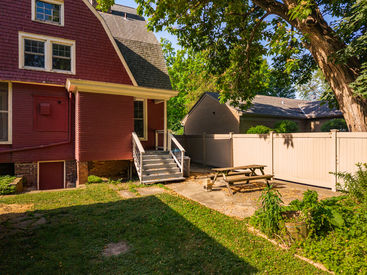 407 W Grove Street