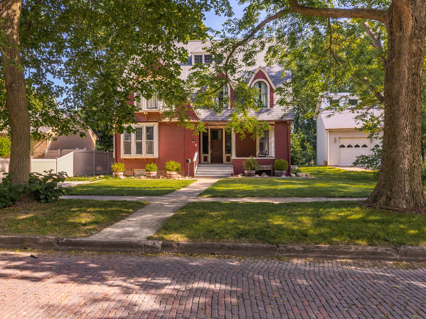 407 W Grove Street