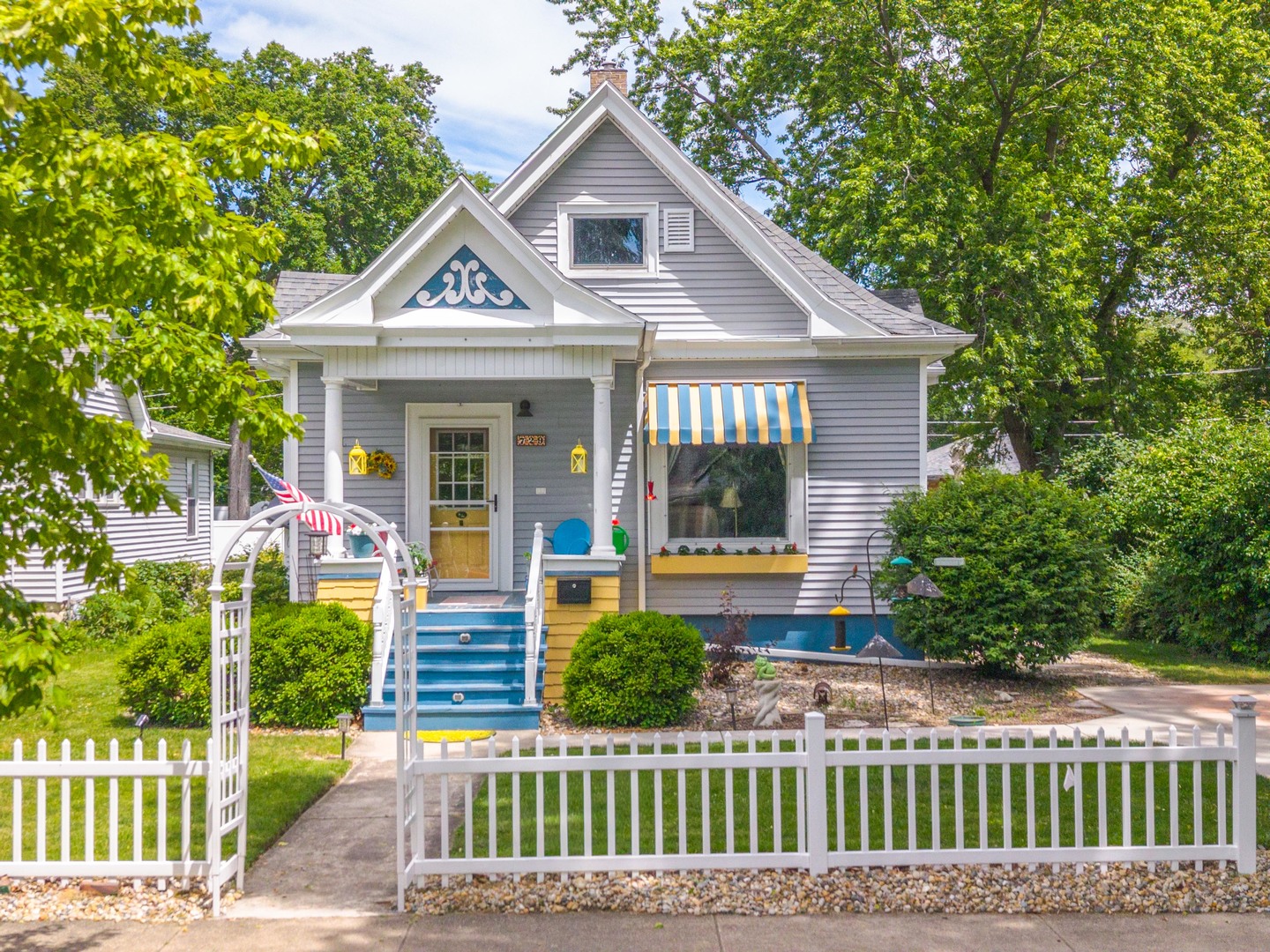 729 W Henry Street