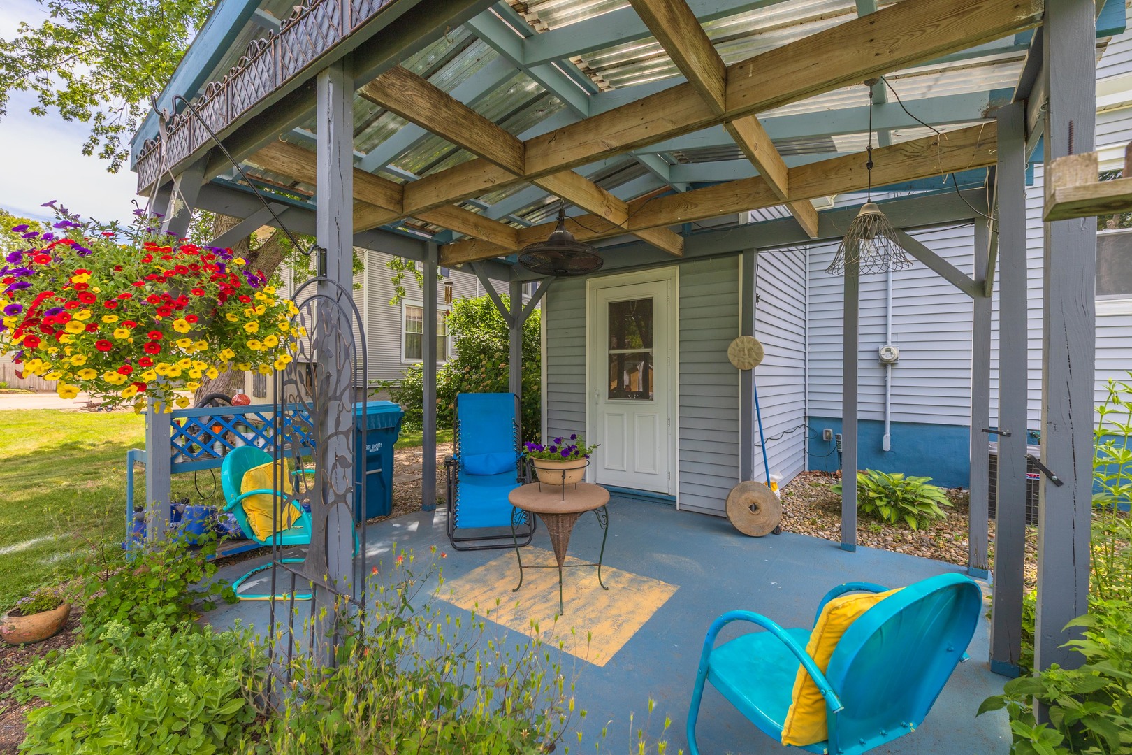 729 W Henry Street