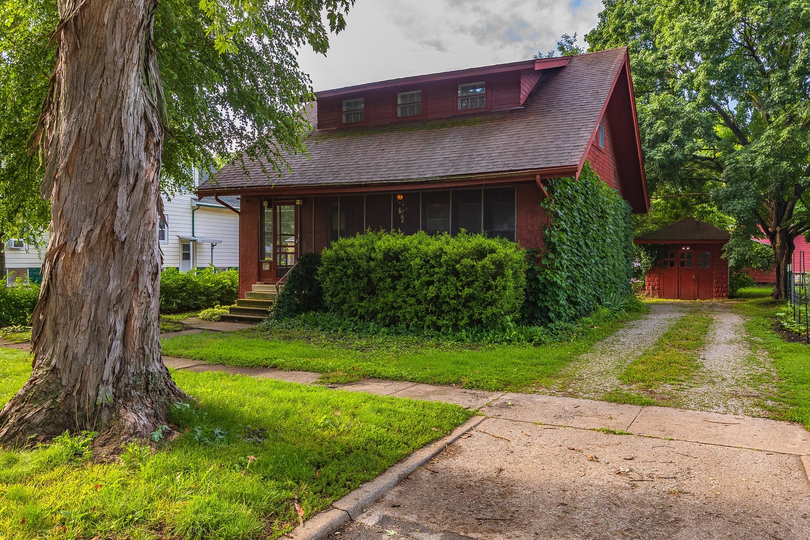 216 E Elmwood Street