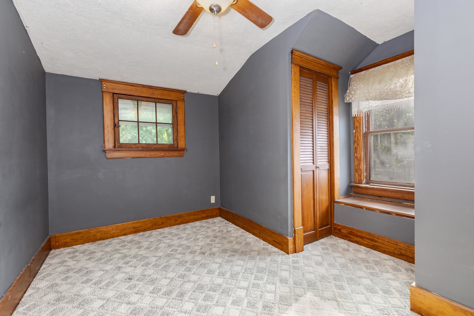 216 E Elmwood Street