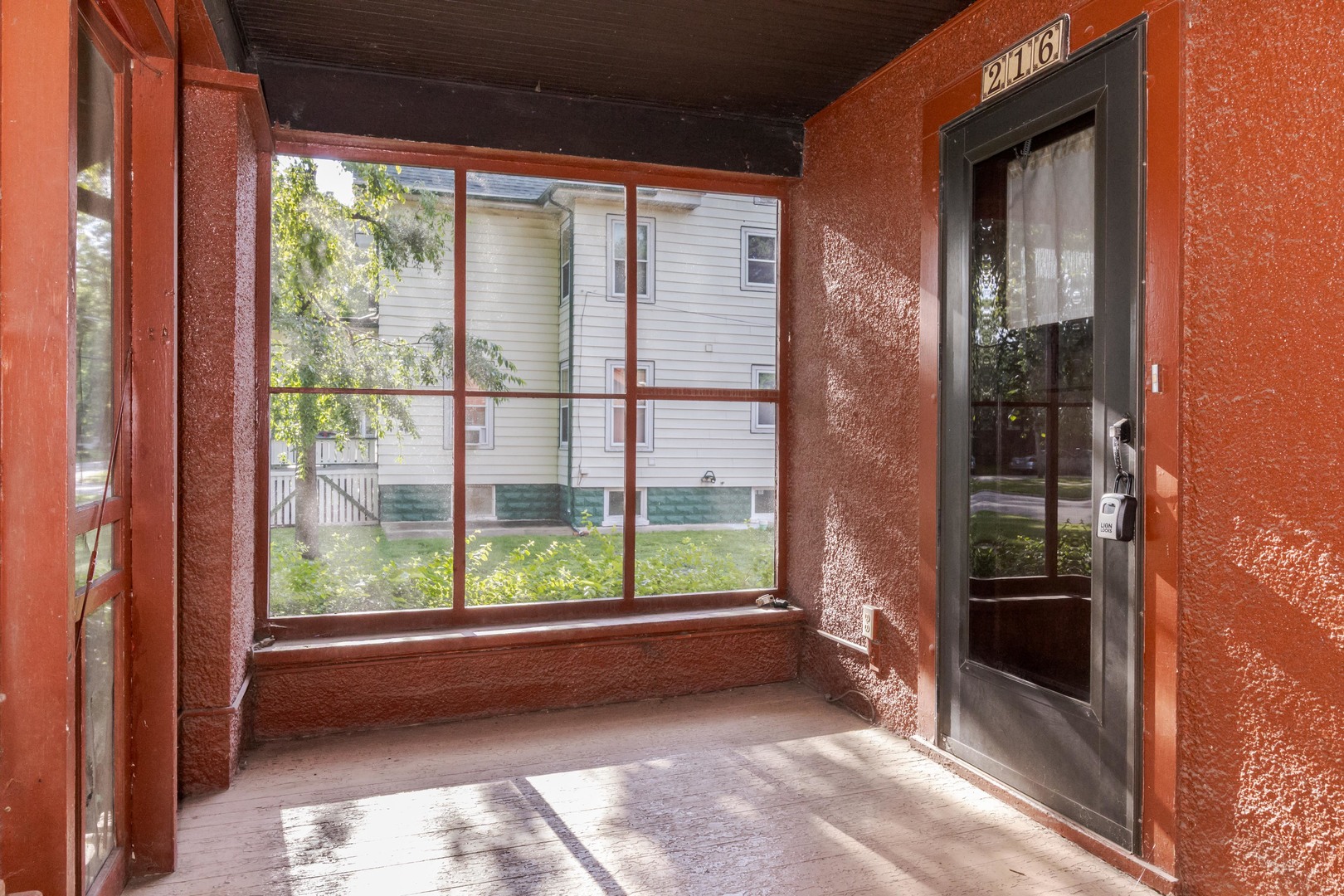 216 E Elmwood Street