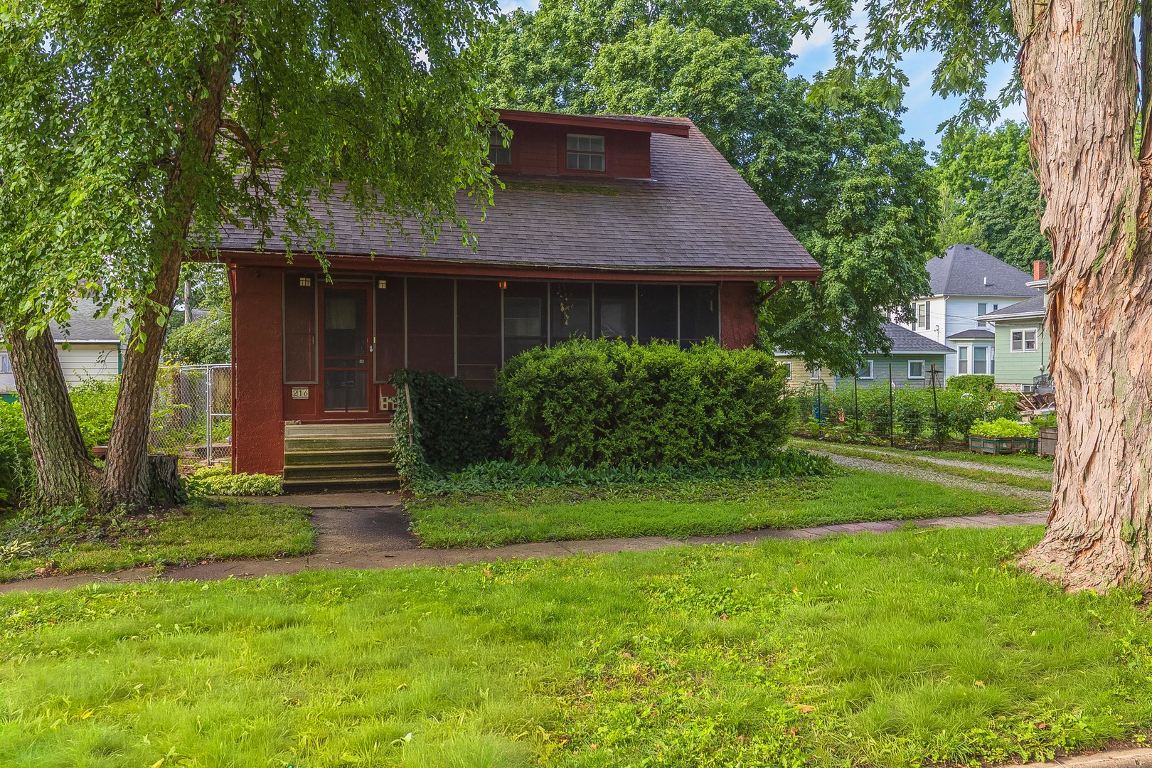 216 E Elmwood Street
