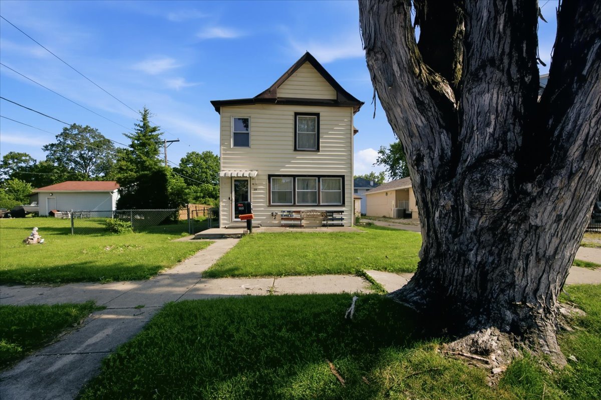 219 E Michigan Avenue