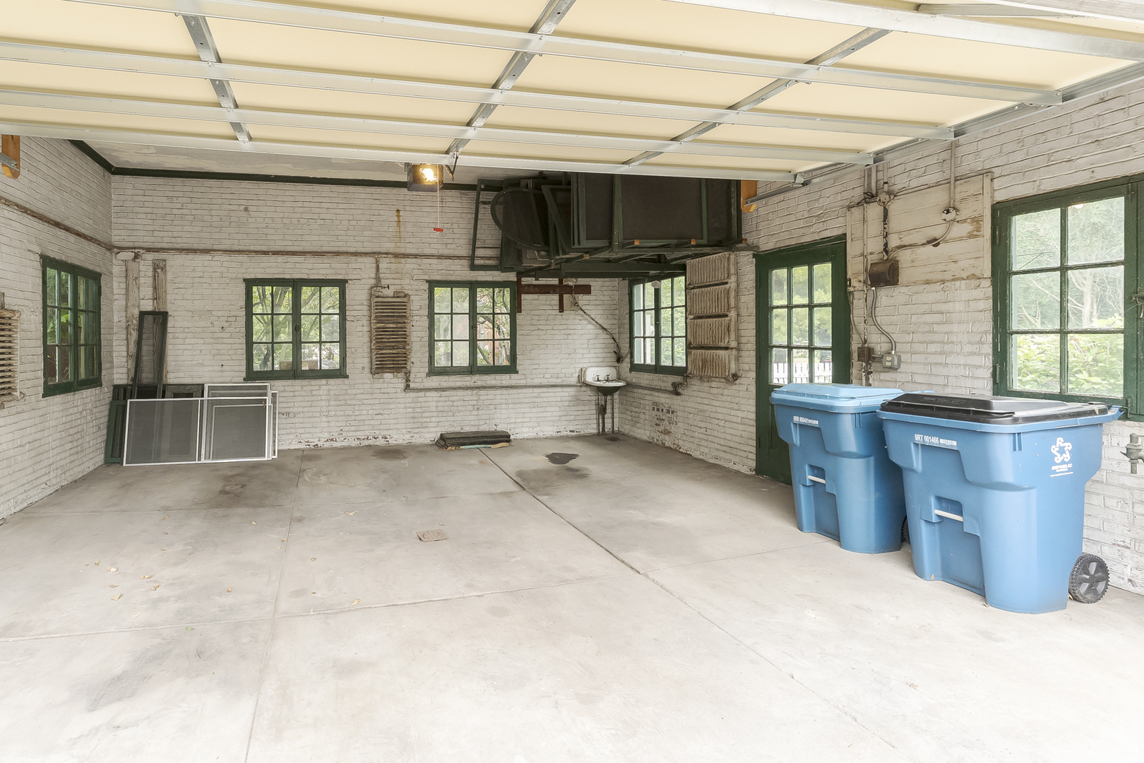 100 N Walnut Street