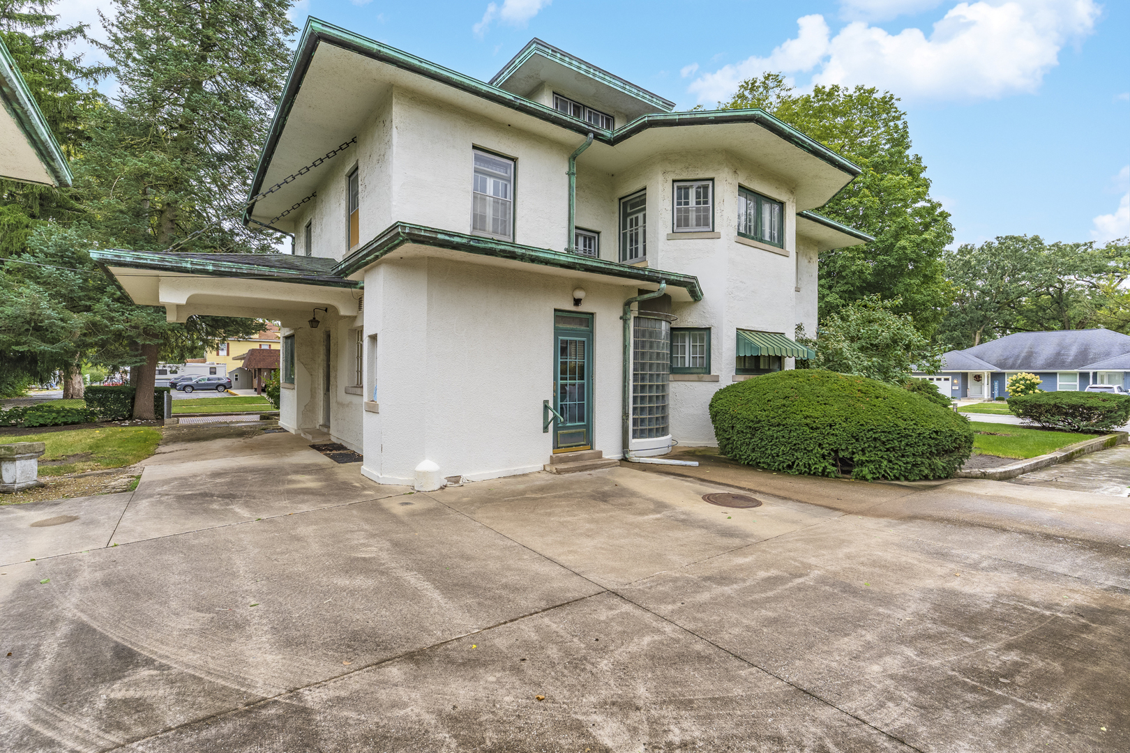 100 N Walnut Street