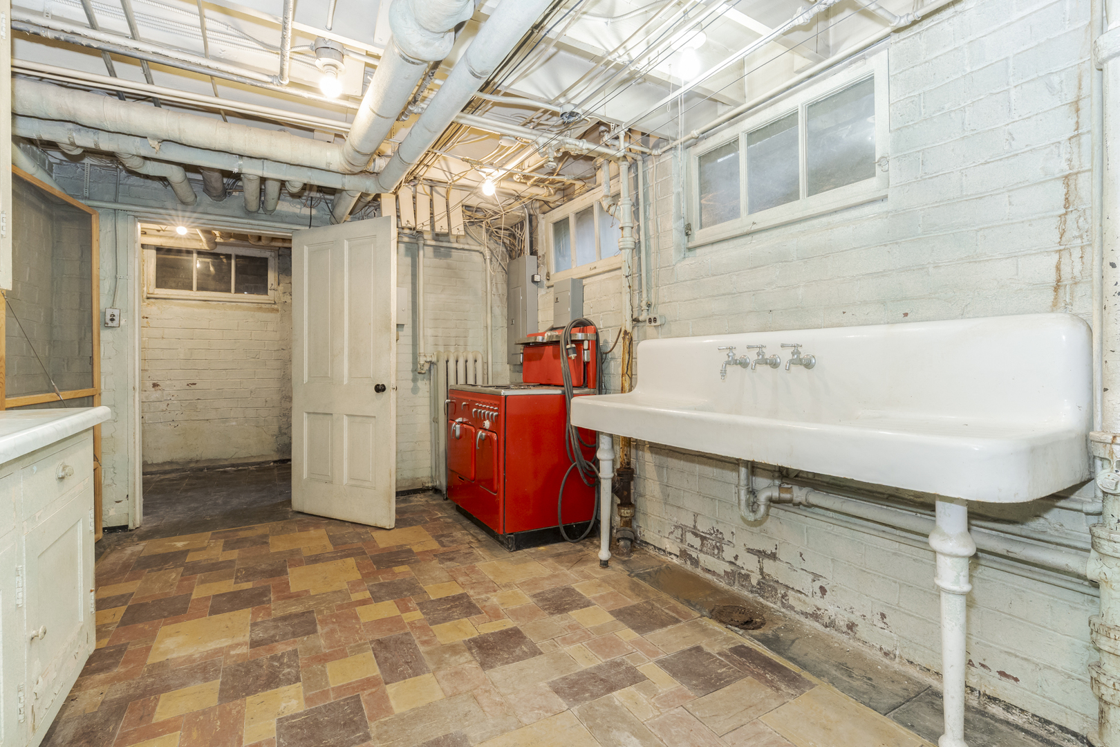 100 N Walnut Street