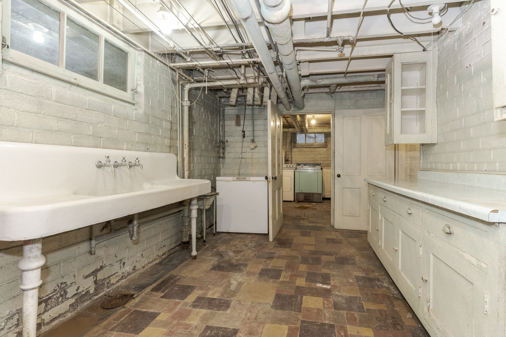 100 N Walnut Street