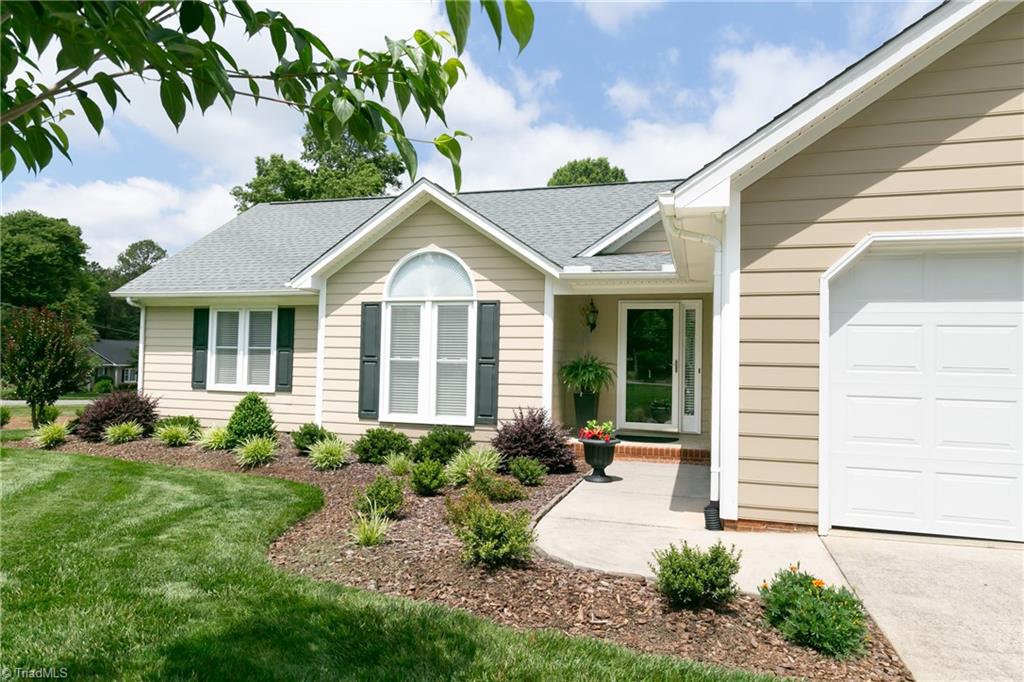 1 Brookglen Drive