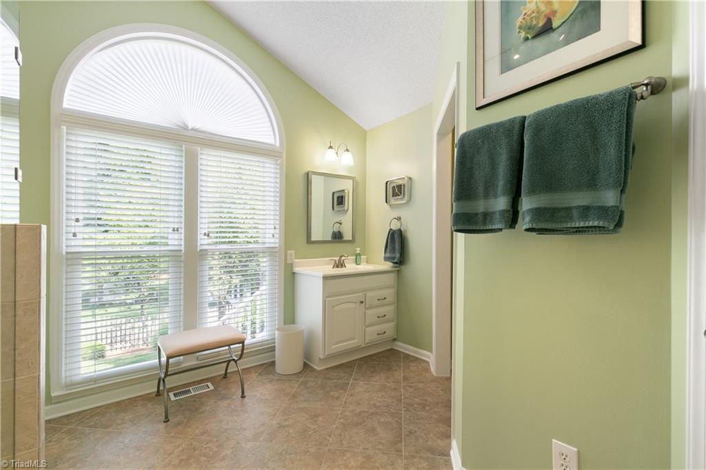 1 Brookglen Drive