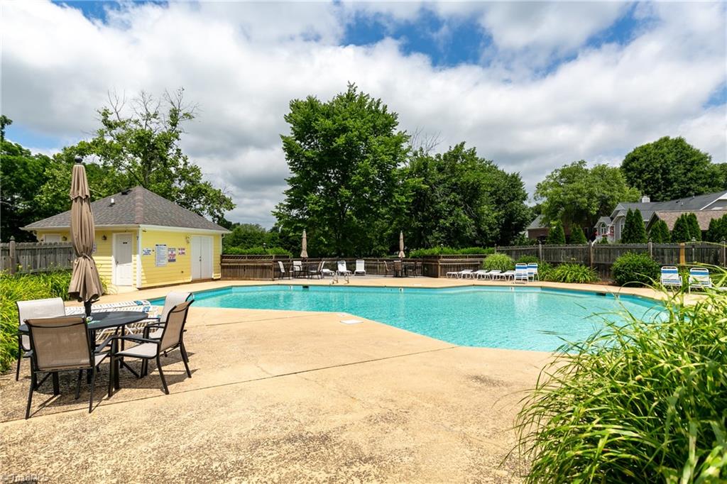 1 Brookglen Drive