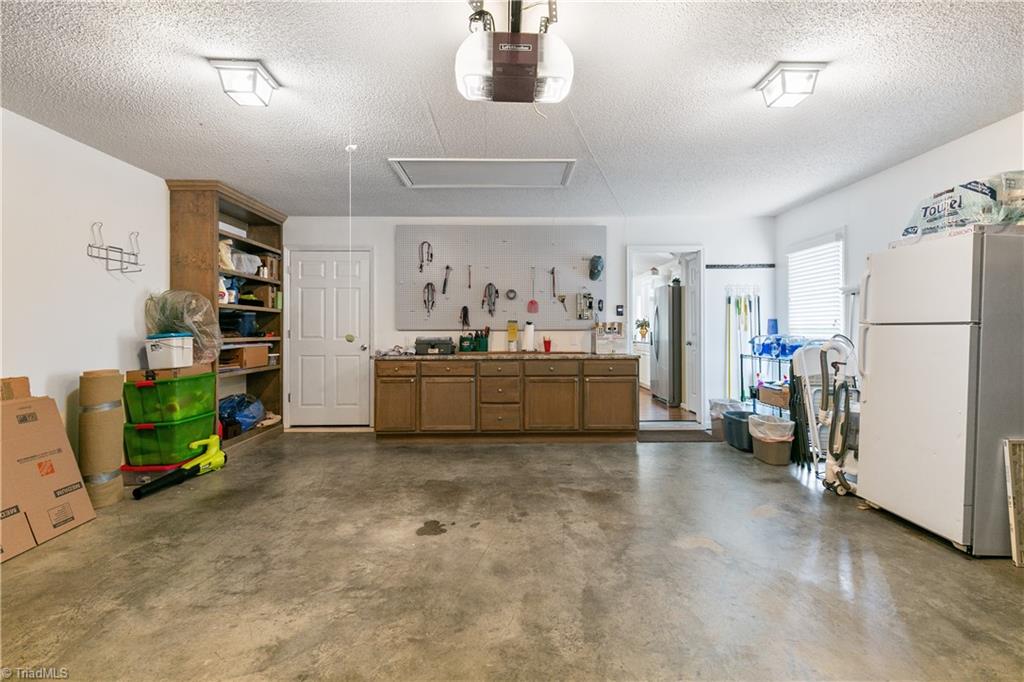 1 Brookglen Drive