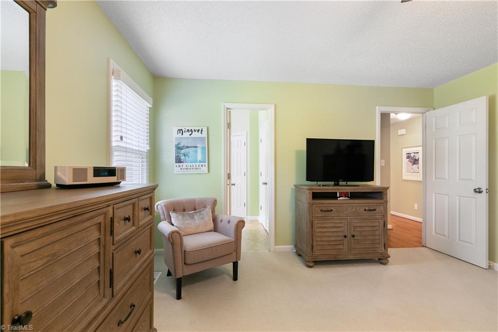 1 Brookglen Drive