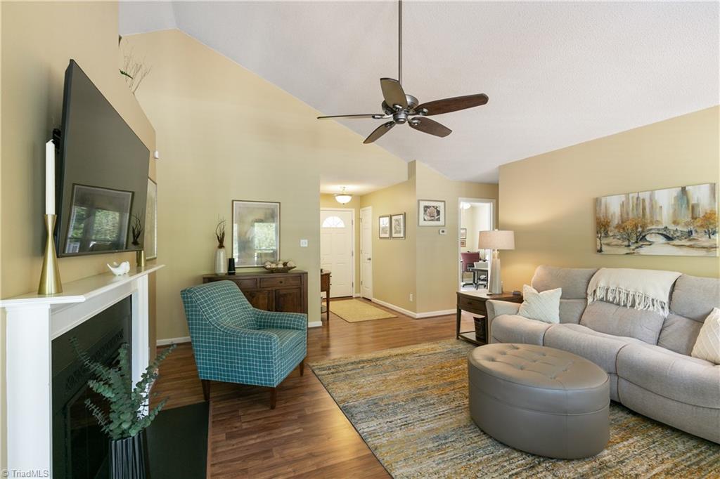 1 Brookglen Drive