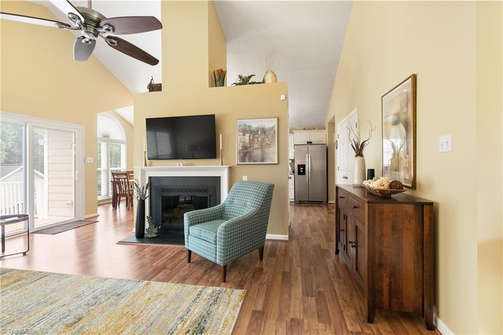 1 Brookglen Drive