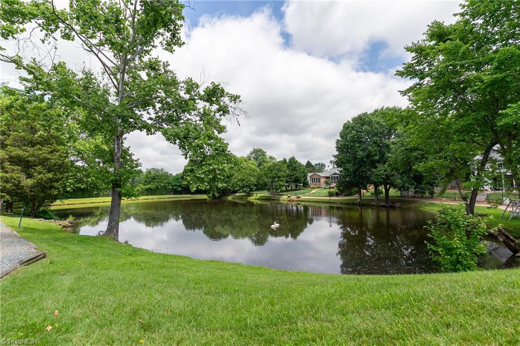 1 Brookglen Drive
