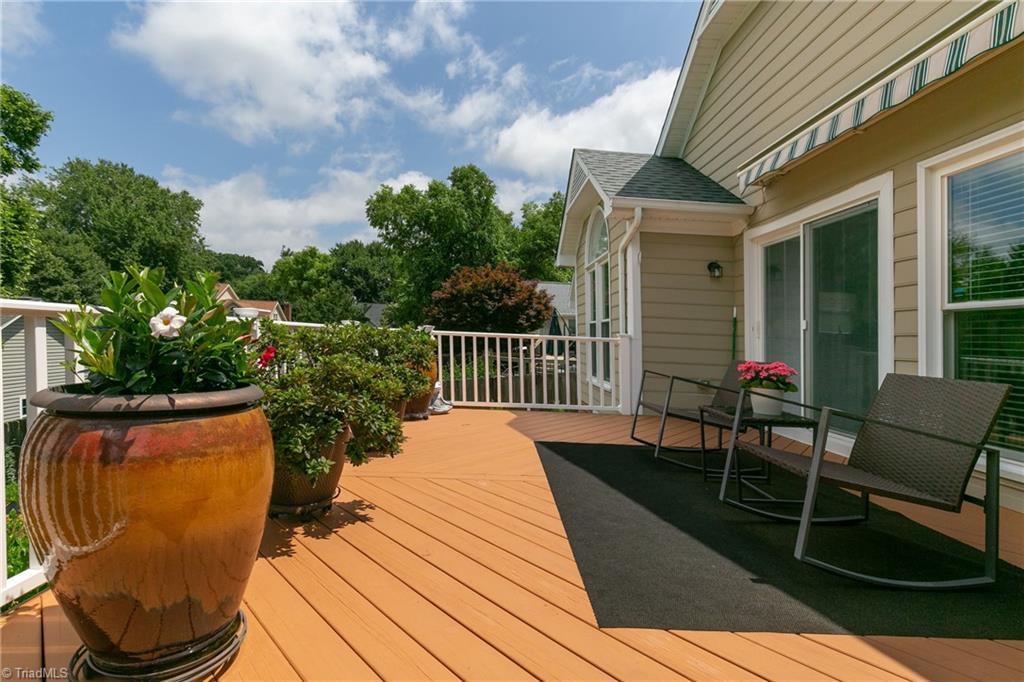 1 Brookglen Drive