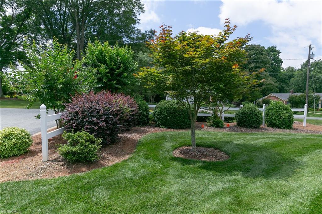 1 Brookglen Drive