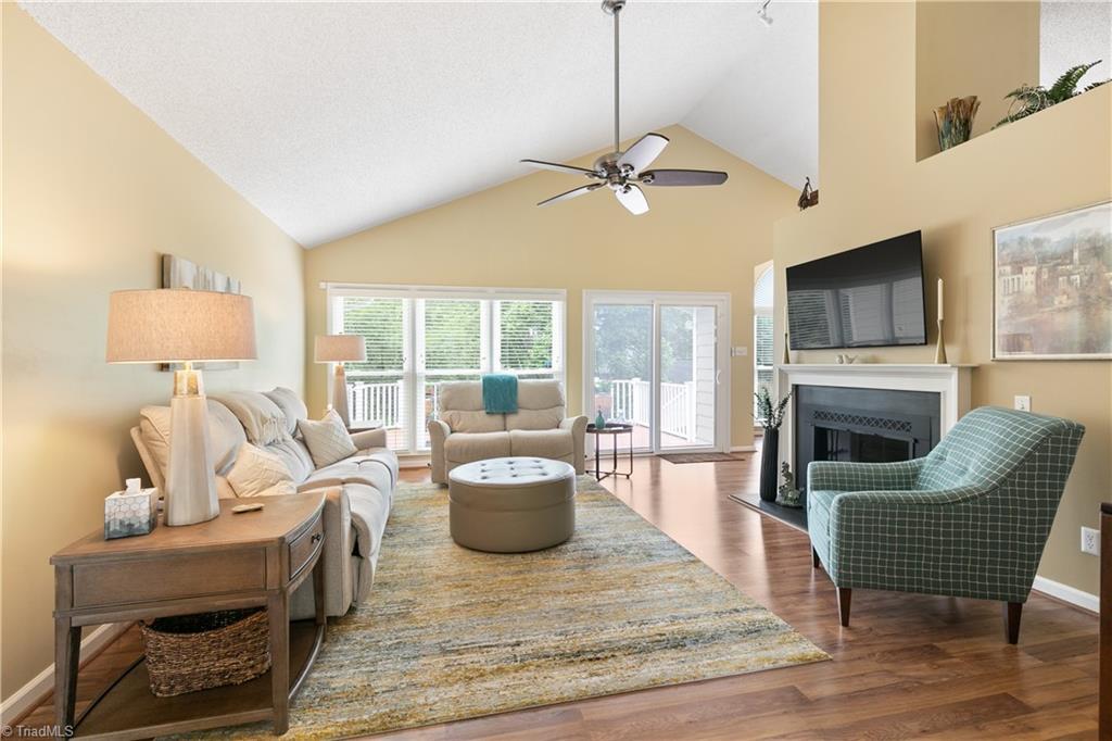 1 Brookglen Drive
