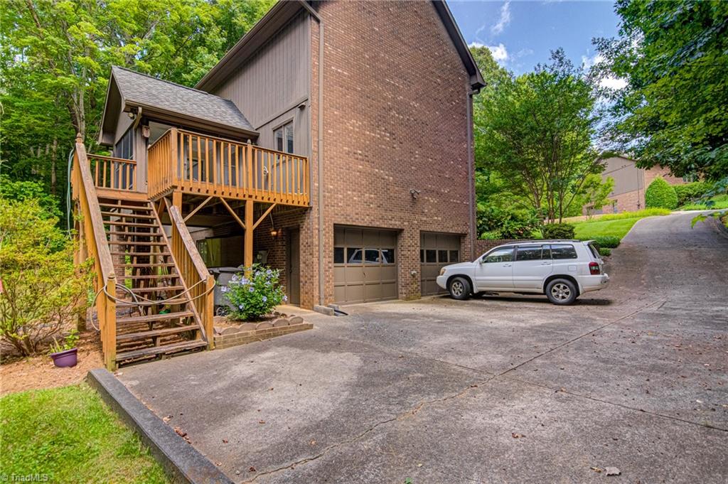 121 Rockridge Court