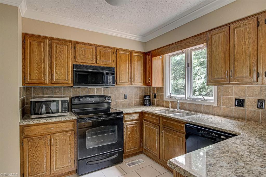 121 Rockridge Court