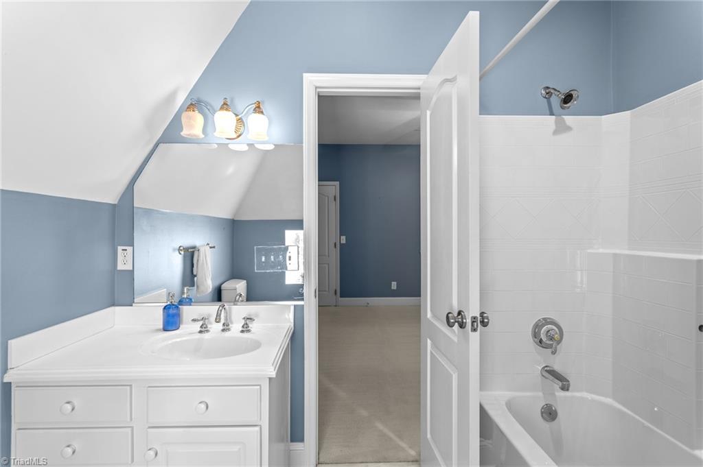 502 W Parkway Avenue