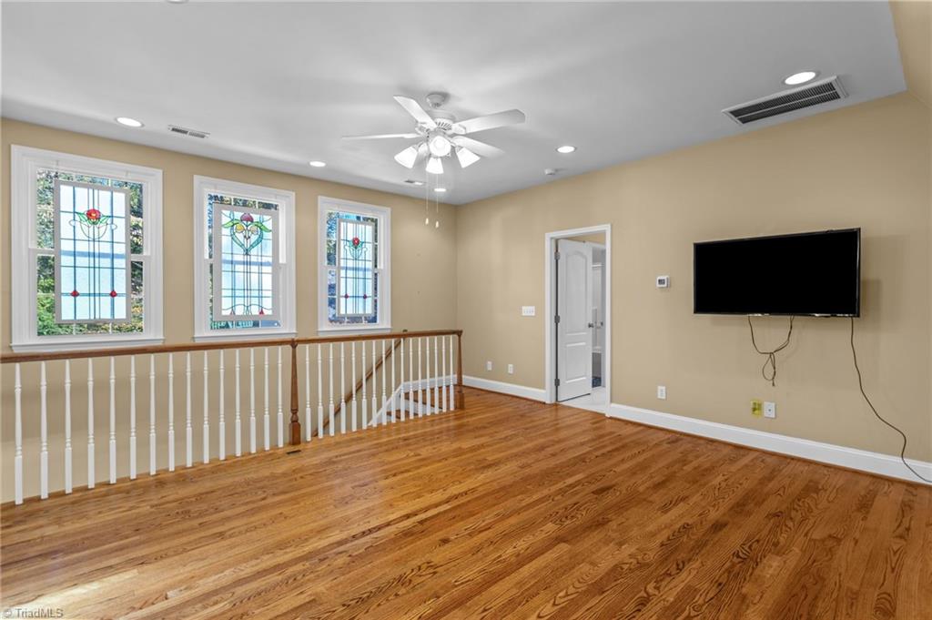 502 W Parkway Avenue