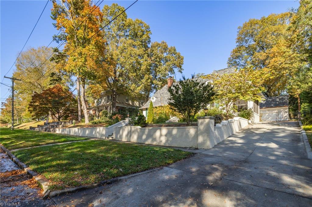 502 W Parkway Avenue