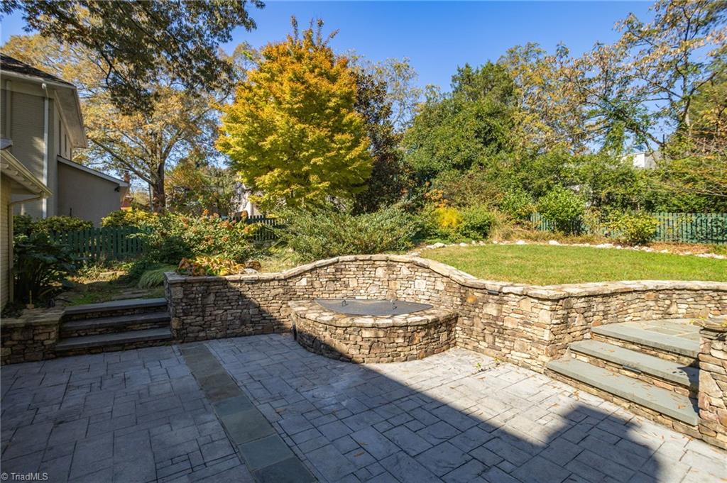 502 W Parkway Avenue