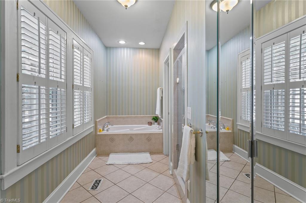 502 W Parkway Avenue