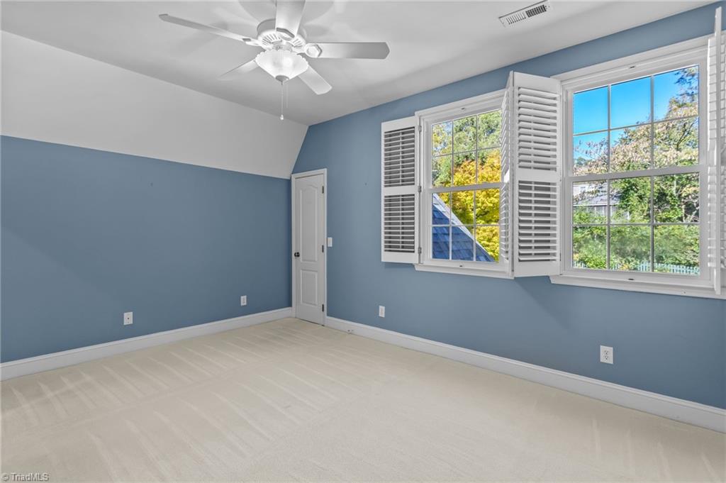 502 W Parkway Avenue